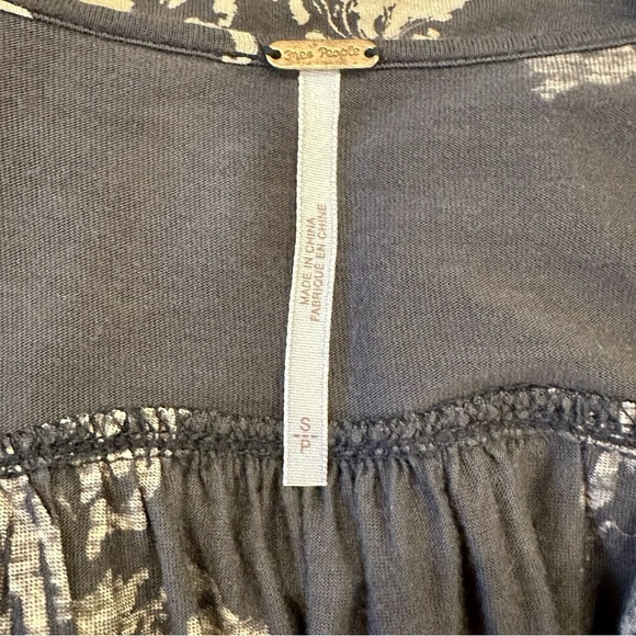 Free People Fiona Bell Sleeve Surplice Tie Waist Crop Top Gray Floral Size Small - Picture 10 of 10